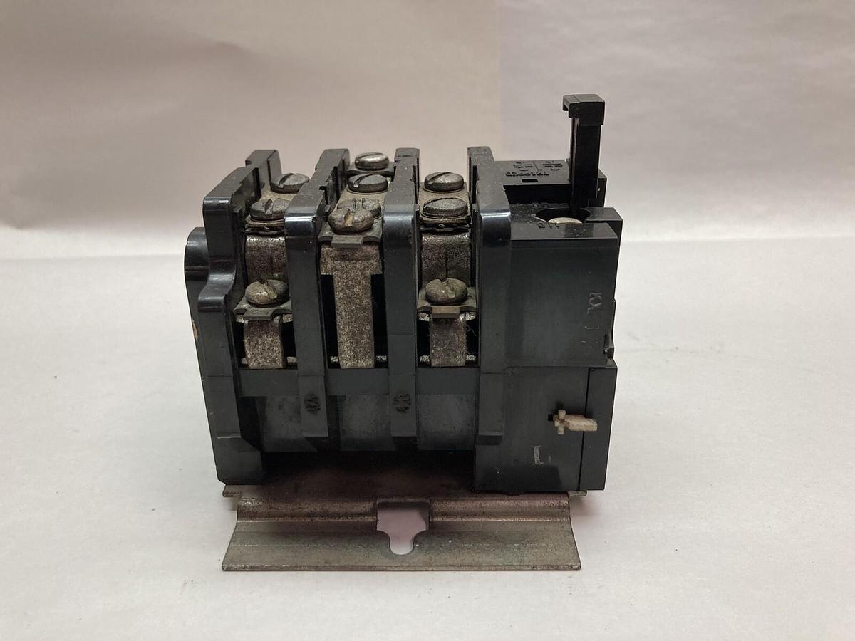 Used General Electric,CR324C310A,3-Pole Overload Relay