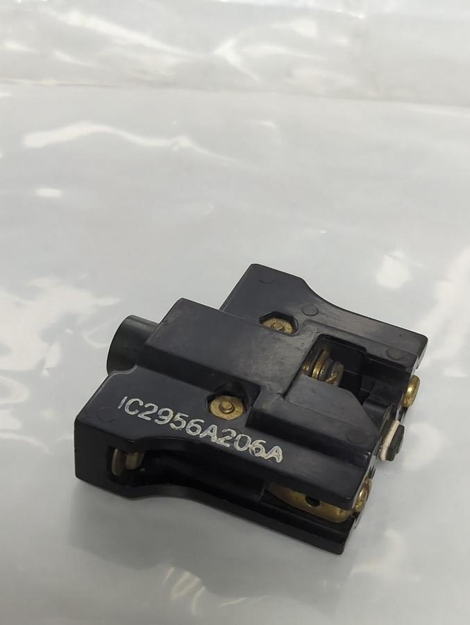 Used GENERAL ELECTRIC,IC2956A206A,INTERLOCK SNAP ACTION CONTACT BLOCK PRE-OWNED