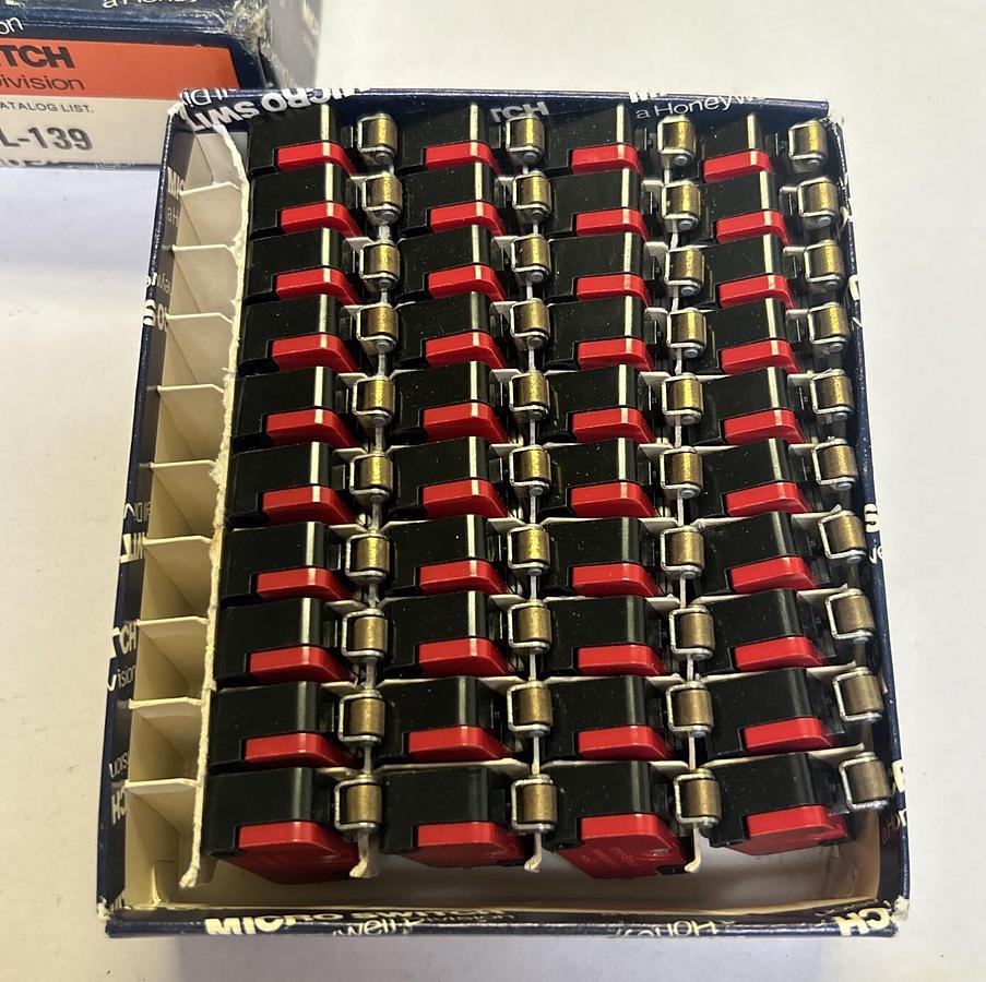 HONEYWELL MICRO SWITCH,V3L-139,ROLLER PLUNGER LOT OF 40 NEW
