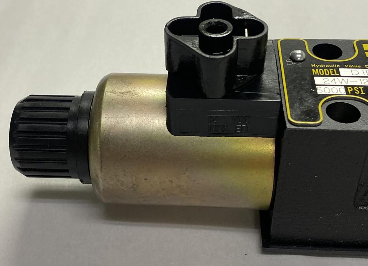PARKER,D1FWE82FCNKW020,HYDRAULIC DIRECTIONAL VALVE 5000PSI 1.8A 24W-12VDC NOS