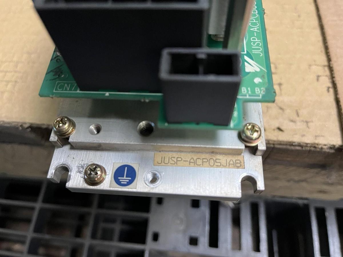 Used YASKAWA,JUSP-ACP05JAB,SERVO DRIVE