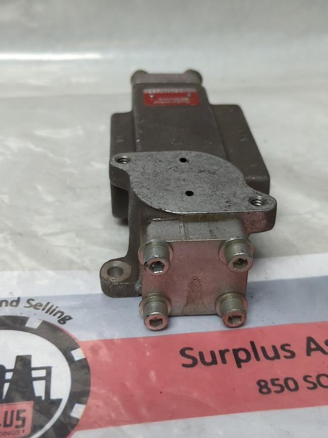 Used SCHRADER BELLOWS,L4852610253,SOLENOID VALVE USED