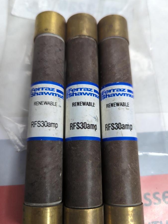 FERRAZ SHAWMUT,RFS30,RENEWABLE 30 AMP FUSE LOT OF 3 PRE-OWNED