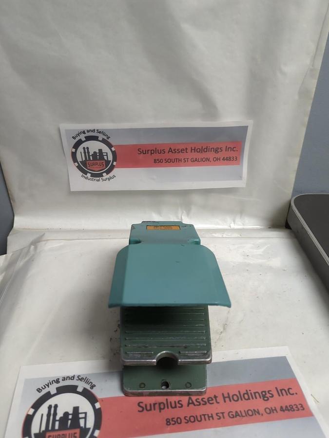 Used TEND,TFS-302,FOOT PEDAL SWITCH 15A 250VAC PRE-OWNED