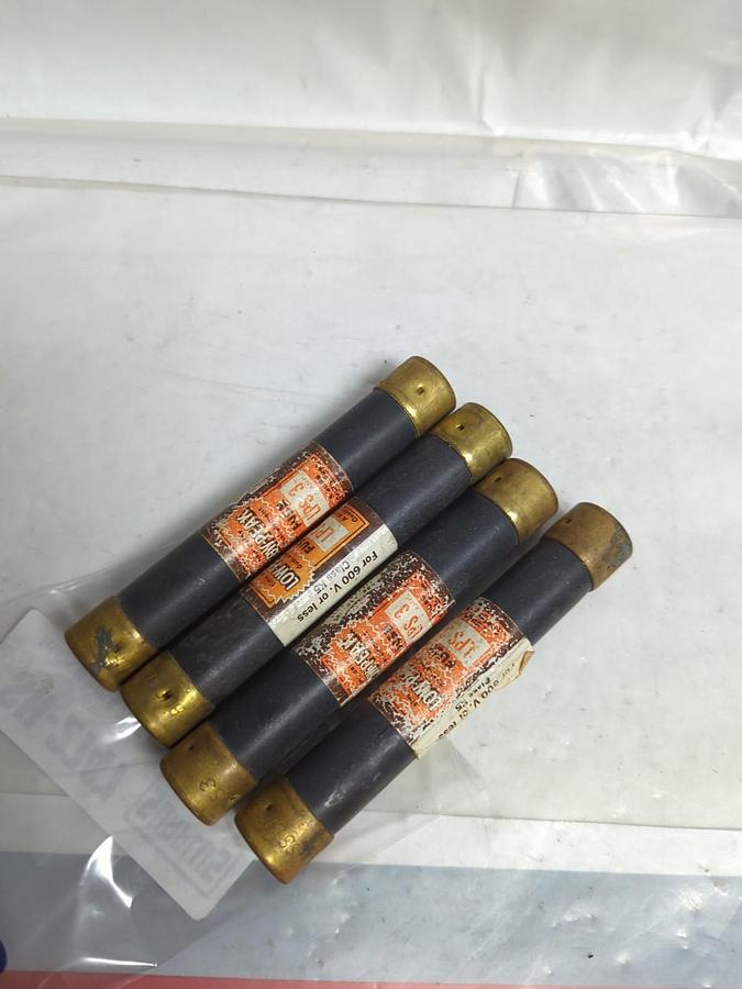 Used COOPER BUSSMANN,LPS-3,LOW-PEAK 3 AMP FUSE LOT OF 4 PRE-OWNED