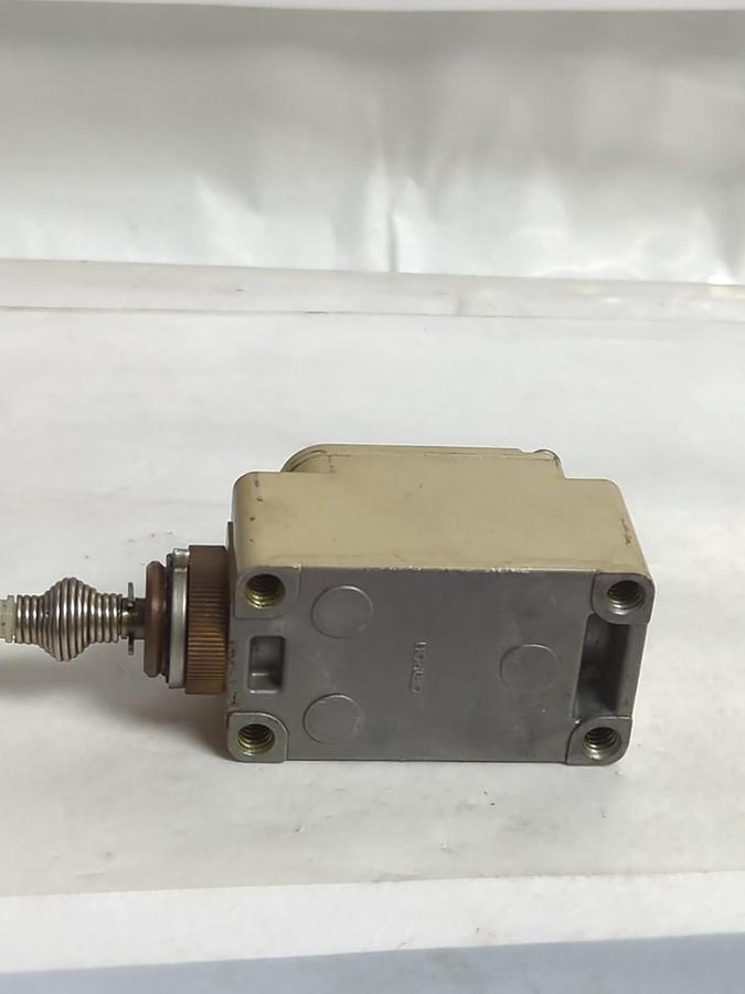 Used OMRON,WLNJ-2TS,LIMIT SWITCH A600 TYPE 3 4 & 14 PRE-OWNED
