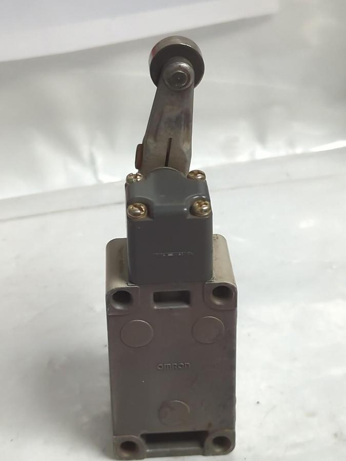 Used OMRON,WLH2-LD,LIMIT SWITCH 10A 115VAC 0.9A 115VDC PRE-OWNED