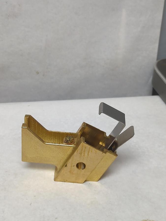 GENERAL ELECTERIC,GE-323BUF,CARBON BRUSH HOLDER 03/14 NOS