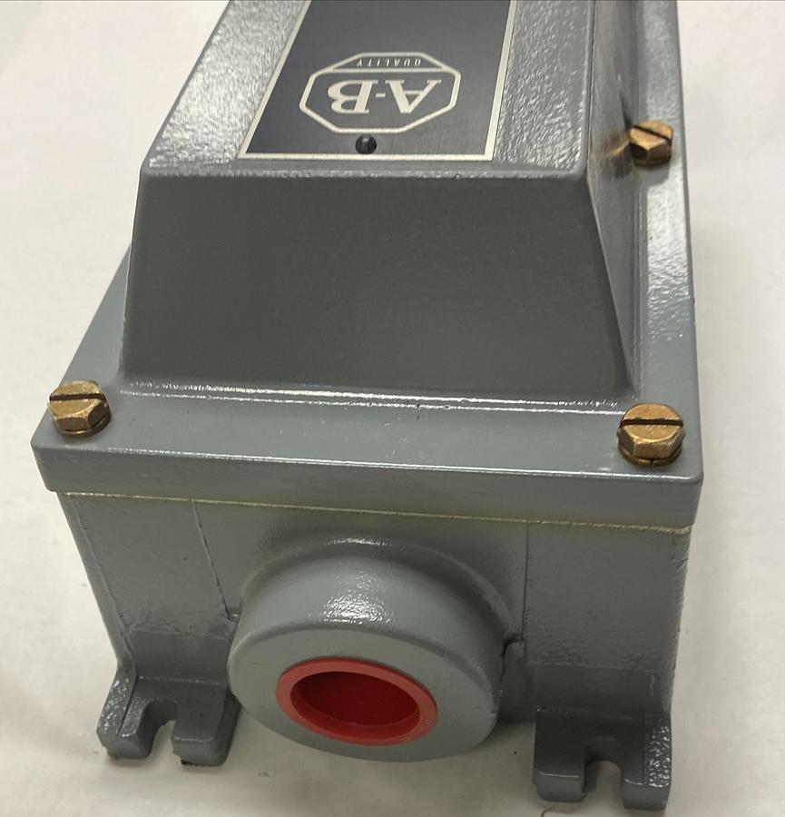 Used ALLEN BRADLEY,609U-AEB,SER G MANUAL STARTER SIZE 0 460-480V NEW