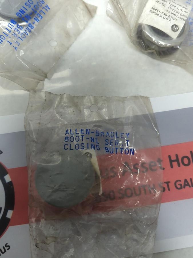 ALLEN BRADLEY,800T-N1,SERIES T CLOSING BUTTON GREY LOT OF 8 NEW