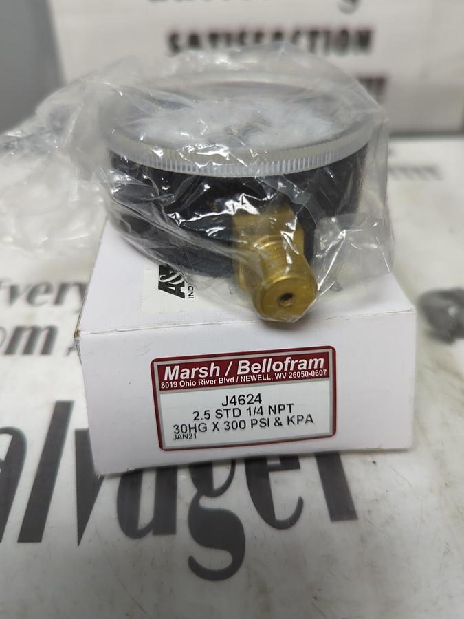 MARSH BELLOFRAM,J4624,2.5 STD 1/4 NPT PSI GAUGE NEW