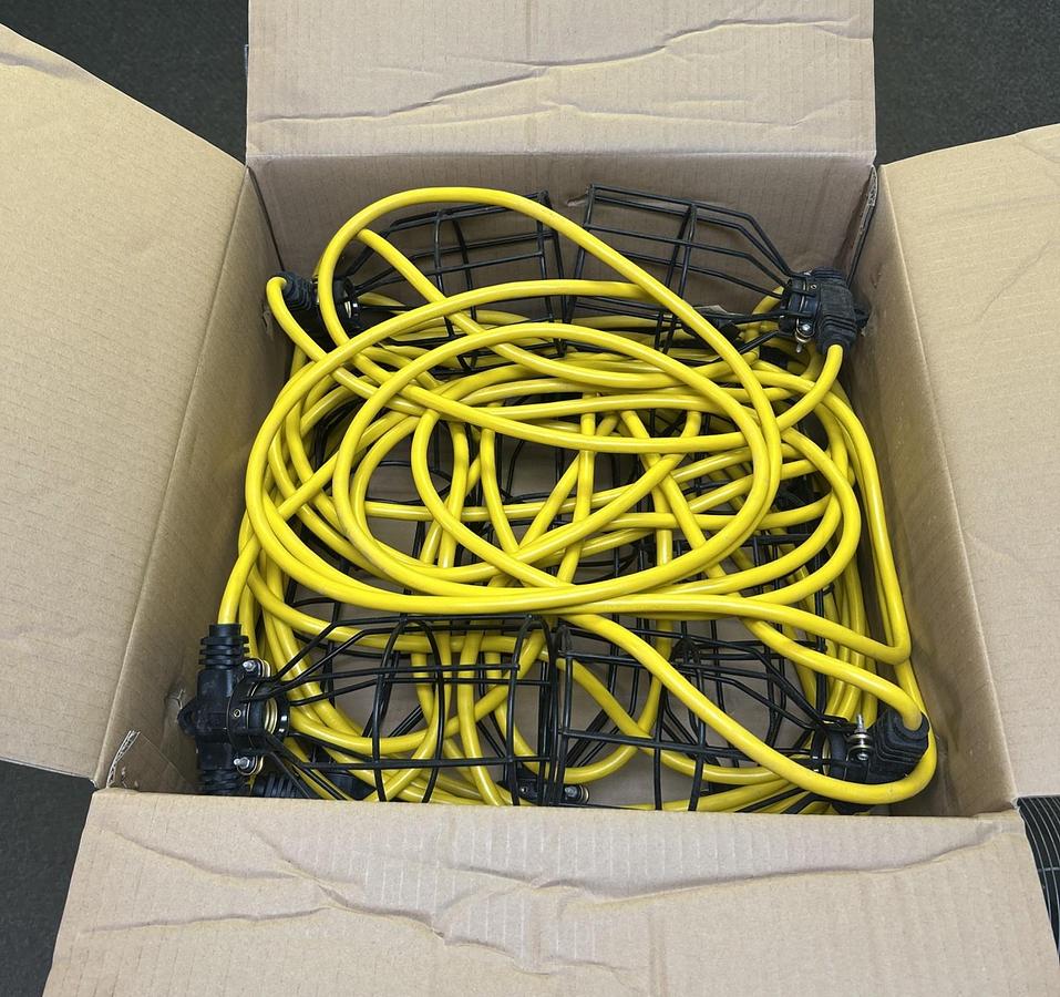 NORTHERN INDUSTRIAL,NORTHERN INDUST,100FT LIGHT STRING WITH 10 METAL LAMP GUARDS