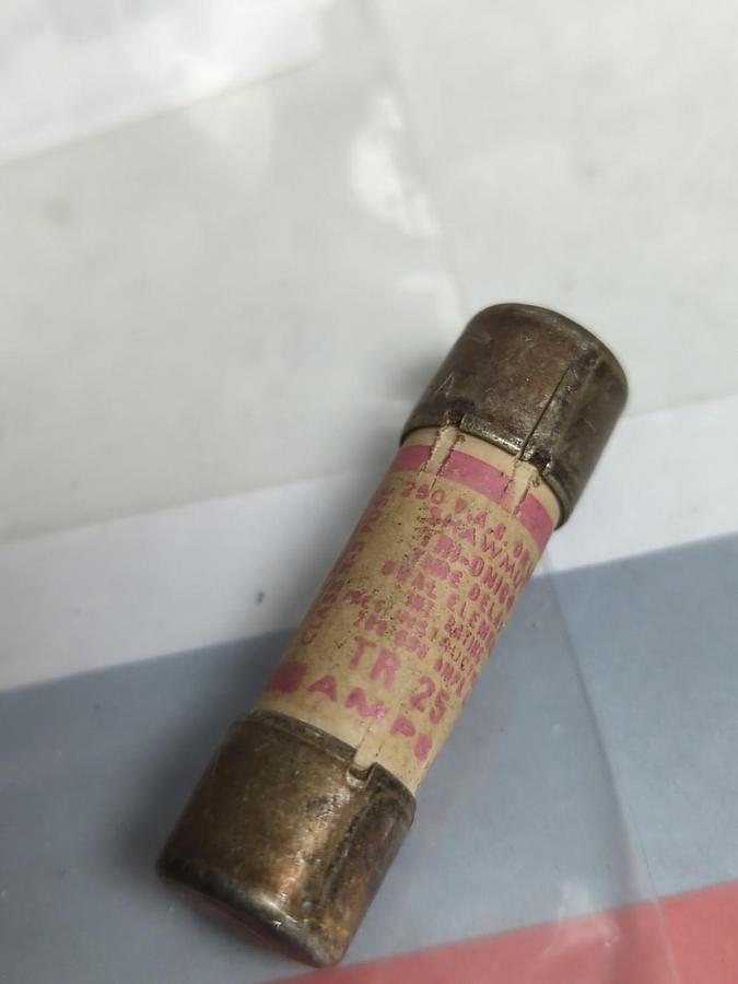 Used GOULD SHAWMUT,TR-25,TRI-ONIC 25 AMP FUSE LOT OF 2 PRE-OWNED