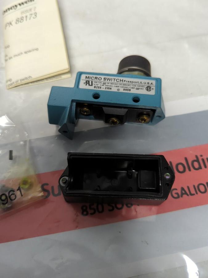 HONEYWELL,BZE6-2RN,MICRO SWITCH 9908 NOS