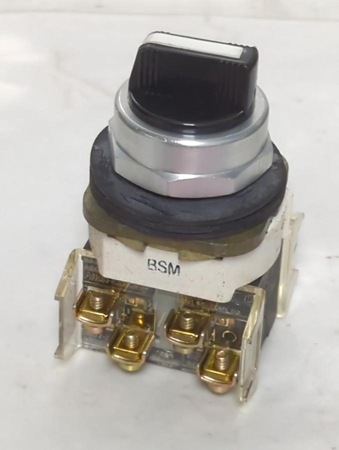 Used ALLEN BRADLEY,800T-J2,SELECTOR SWITCH SERIES T PRE-OWNED