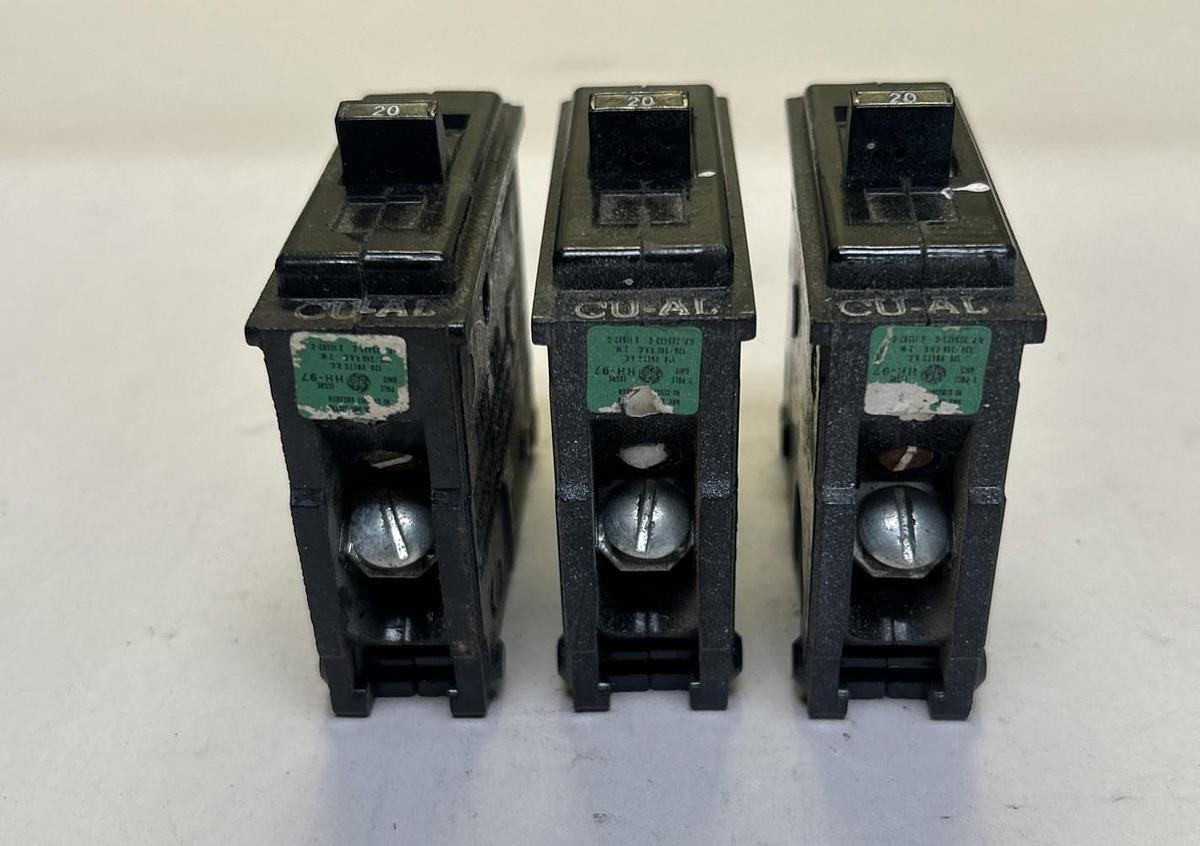 Used GENERAL ELECTRIC,TQL120,CIRCUIT BREAKER 20A 120/240V 1P LOT OF 3
