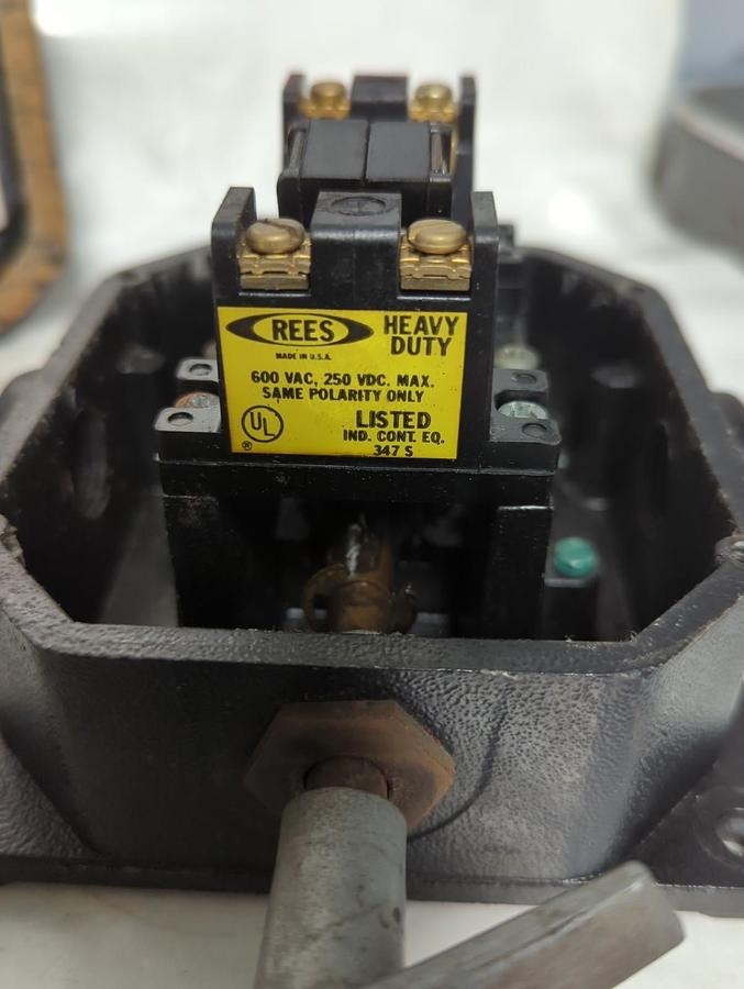 Used REES,04944-000 R OR L,CABLE OPERATED SWITCH TYPE 13 ENCLOSURE PRE-OWNED