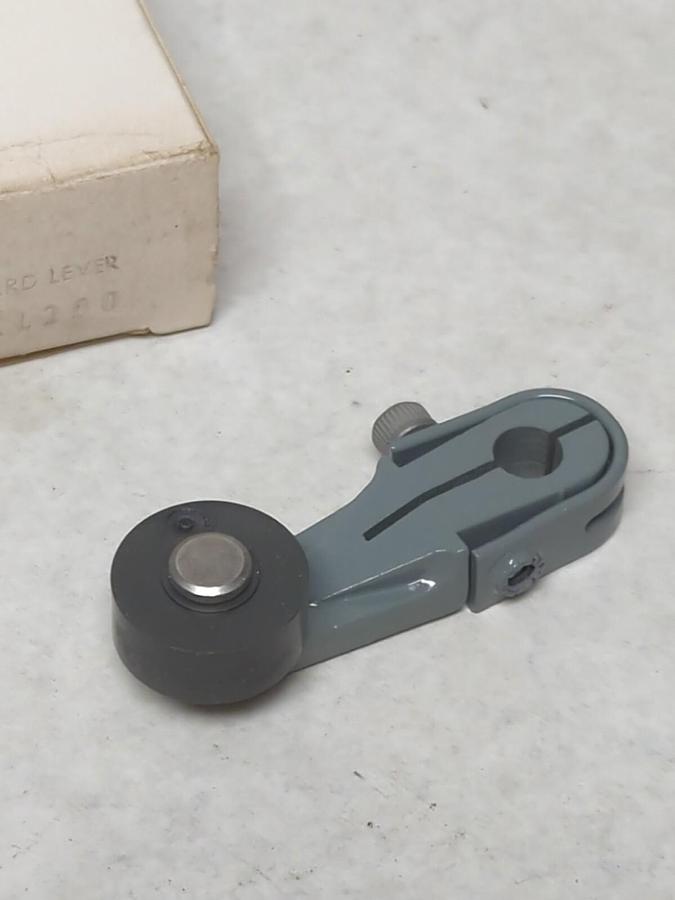 CUTLER HAMMER,E50KL200,LIMIT SWITCH ROLLER LEVER ARM NOS
