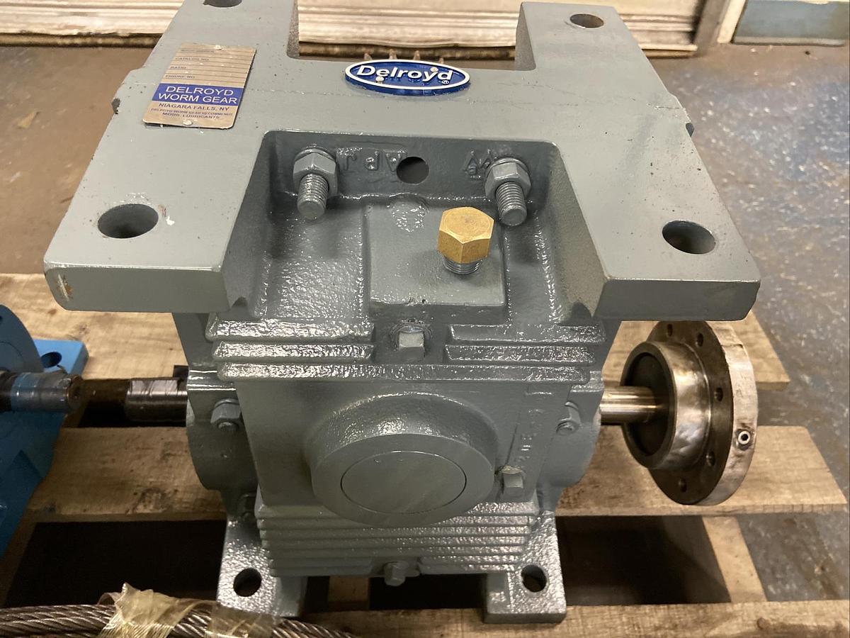 Used Delroyd,E40-089-B4,Worm Gear Reducer E40-089-B4 Ratio 5-1/6:1