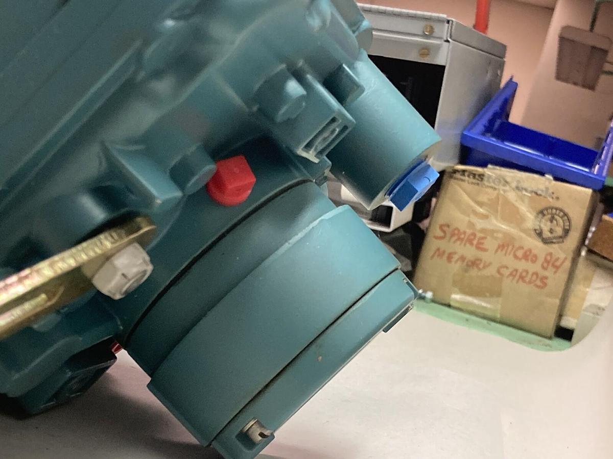 Honeywell,870020-112-11-00-01-09-00,Electro-Pneumatic Valve Positioner