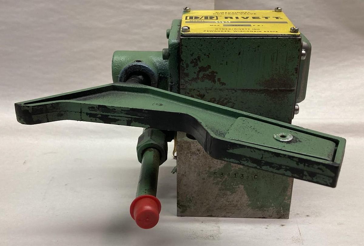 Used D/R Rivett,Model Z-4248,Directional Control Valve 3000psi