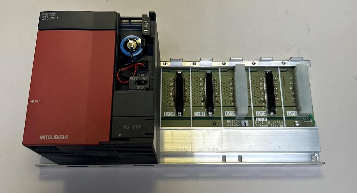 Used MITSUBISHI,Q00JCPU,POWER SUPPLY AND CPU MODULE W/ RACK MISSING COVER