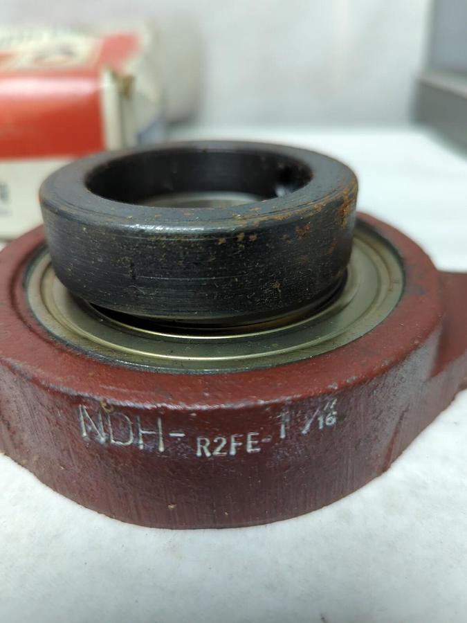 NDH DELCO,R2FE-1-15/16,2-BOLT FLANGE BEARING 1-11/16 INCH BORE NOS