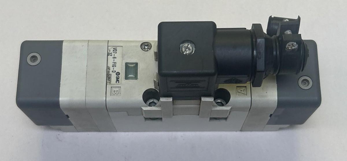 Used SMC,VQ7-6-FIG-D,DOUBLE SOLENOID VALVE