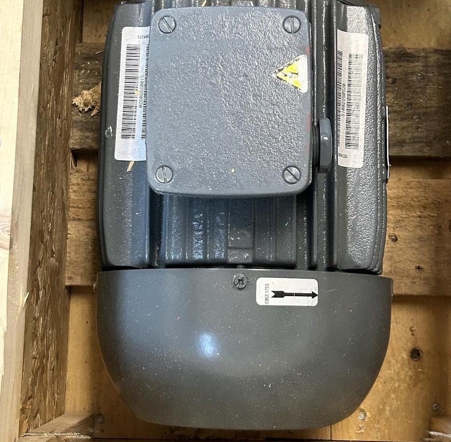 WEG,1080416741,MOTOR 5HP 575V 3480RPM 3PH 100L FRAME