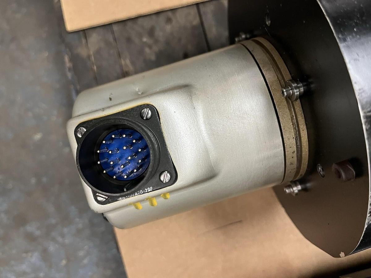 Used IIS,BLM7-R3700-1024,AC SERVO MOTOR THOMSON MICRON 36-306-886-1531 POS TRANSDUCER