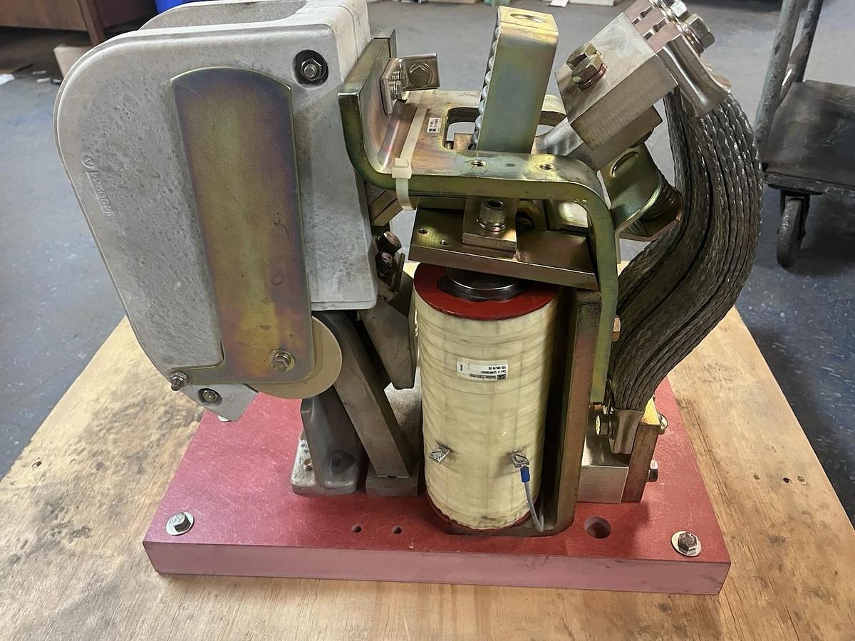 CUTLER HAMMER,MD910,DC CONTACTOR 2500 AMP 857D509G02 COIL 125VDC