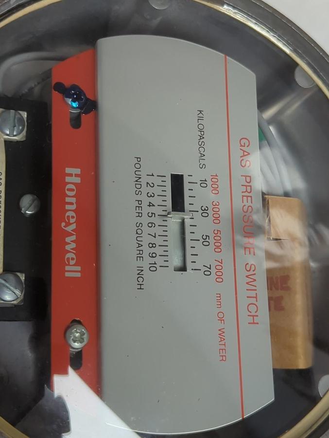 Used HONEYWELL,C437DE-G-H,GAS PRESSURE SWITCH REV B PRE-OWNED