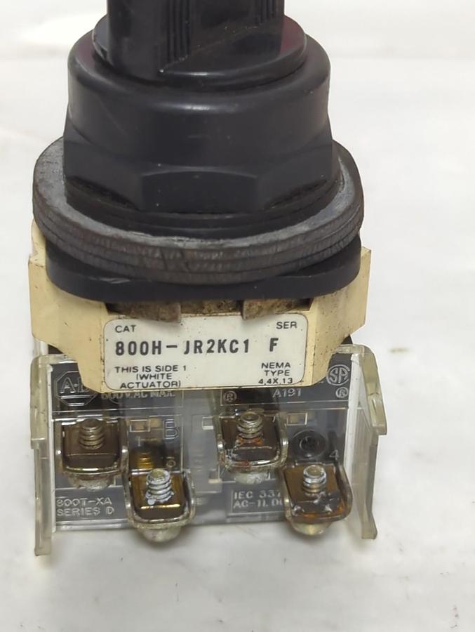 Used ALLEN BRADLEY,800H-JR2KC1,SERIES F SELECTOR SWITCH PRE-OWNED