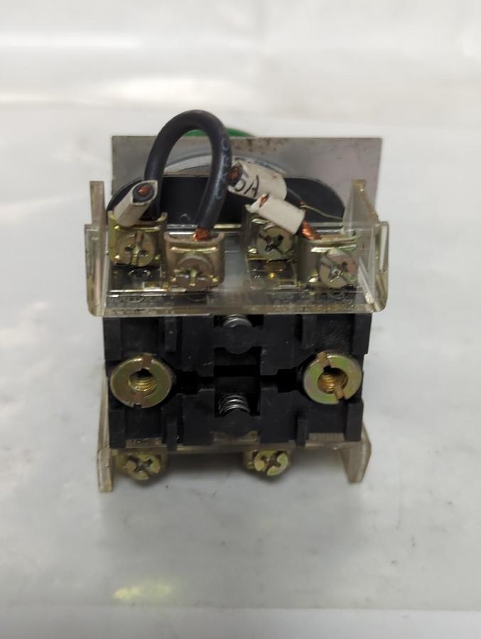 Used ALLEN BRADLEY,800T-D,SERIES T PUSH BUTTON GREEN PRE-OWNED