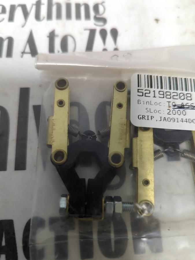 SACMI USA GROUP,8JJA09144D0000,CARBON BRUSH GRIPPER LOT OF 4 NOS