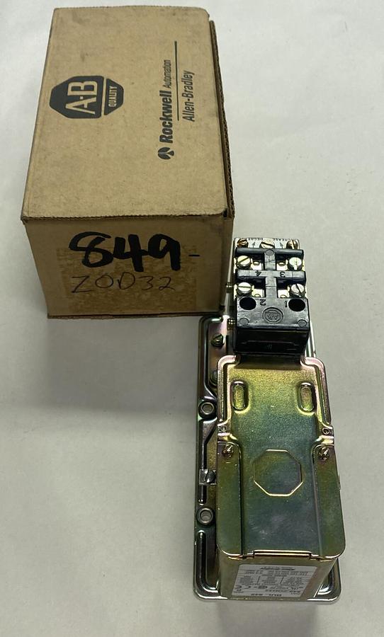 ALLEN BRADLEY,849-ZOD32,SER B PNEUMATIC TIMING RELAY NEW
