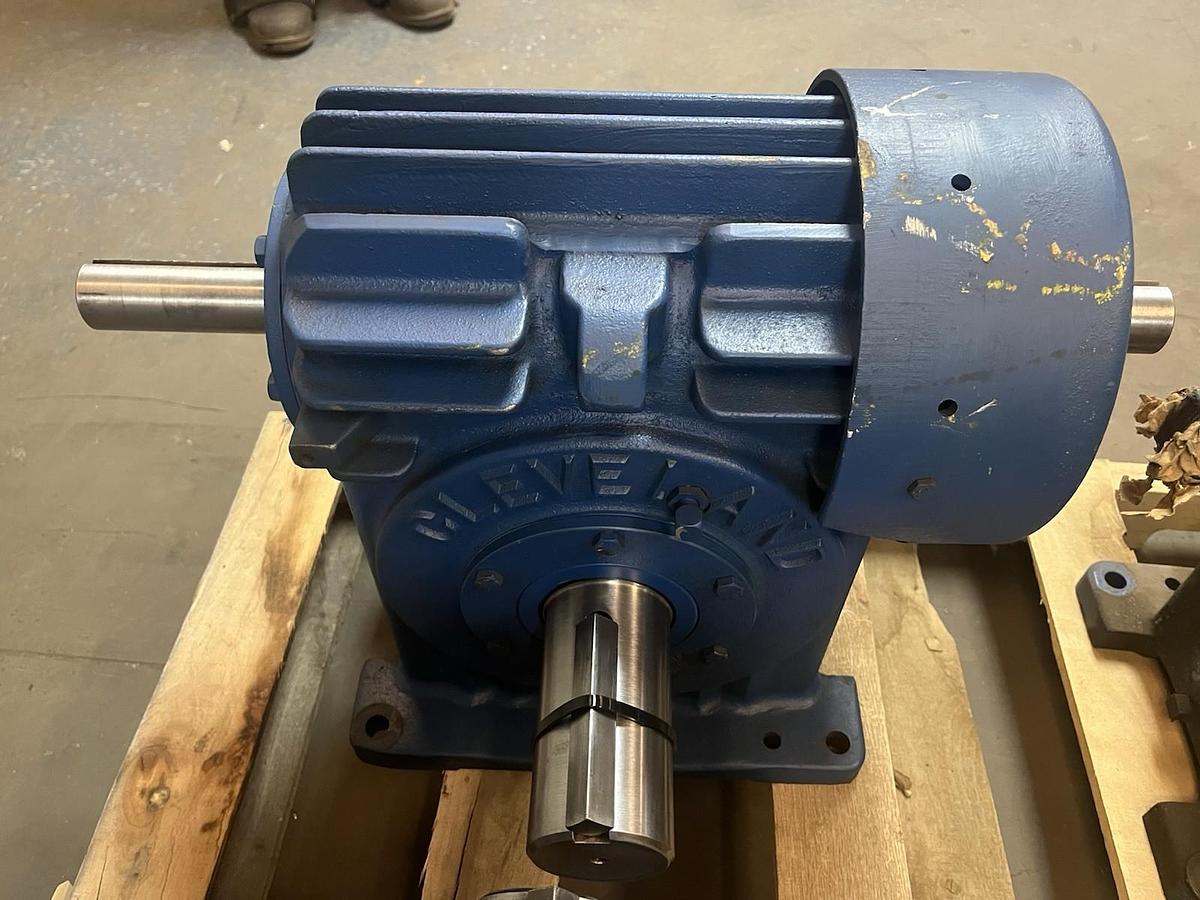 Used CLEVELAND,50RE,WORM GEAR SPEED REDUCER SIZE 27 RATIO 30 7.26HP 1750RPM