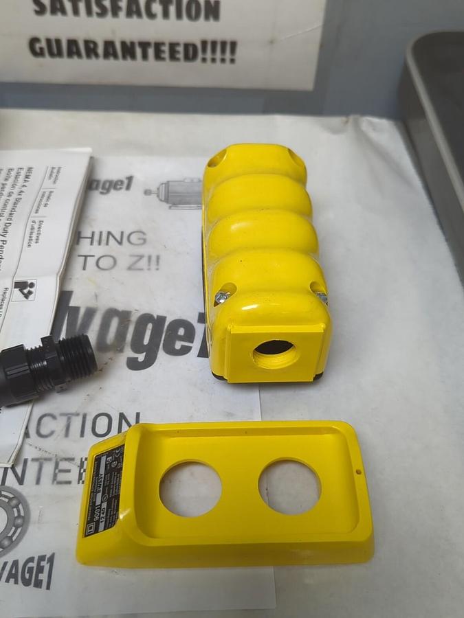 SQUARE D,9001BW93Y,PENDANT PUSH BUTTON STATION NEW