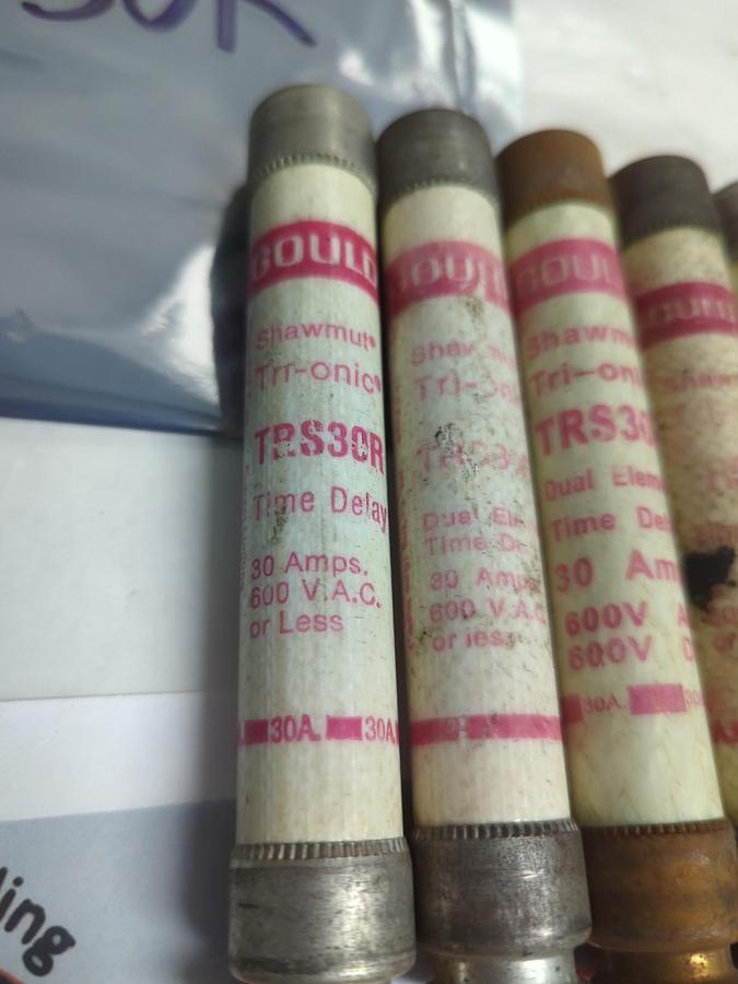 Used GOULD SHAWMUT,TRS30R,TRI-ONIC 30 AMP FUSE LOT OF 5 PRE-OWNED