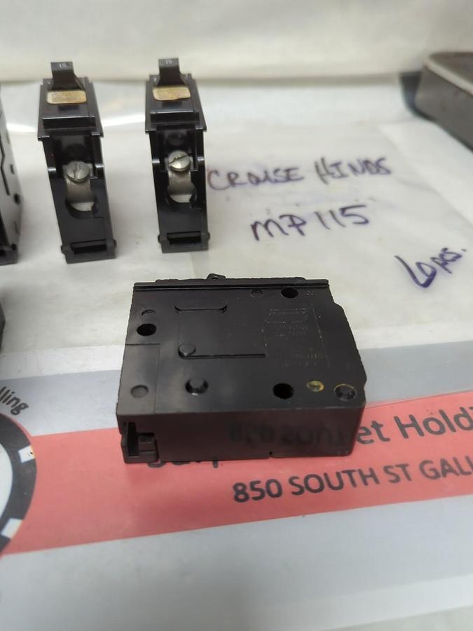 Used CROUSE HINDS,MP115,CIRCUIT BREAKER 1-POLE 15 AMP LOT OF 6 PRE-OWNED