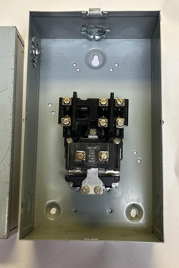 Used GENERAL ELECTRIC,CR260L21DA22,CONTACTOR 20AMP 3POLE