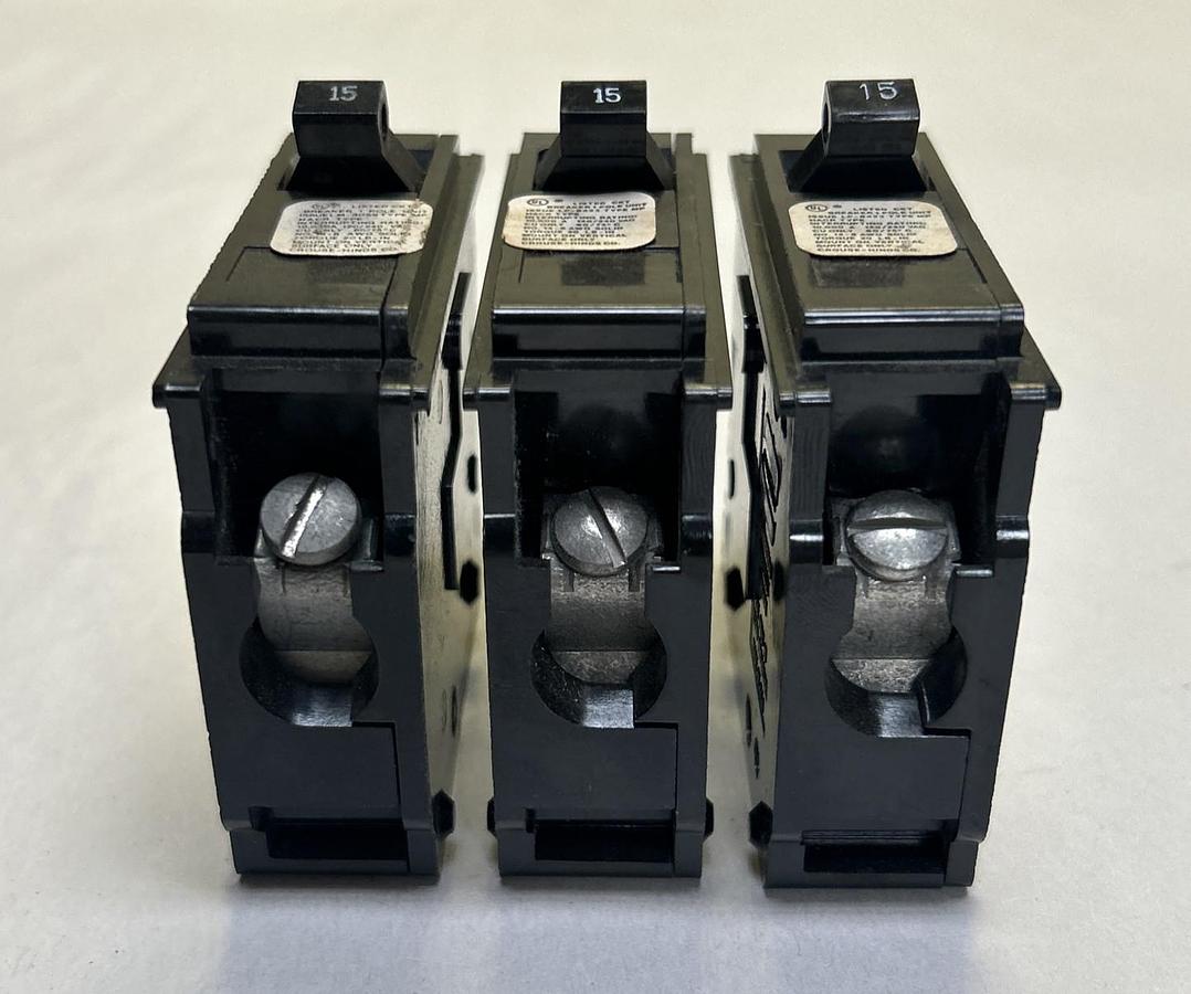 Used CROUSE-HINDS,HACR115,CIRCUIT BREAKER 15A 120/240V 1P LOT OF 3