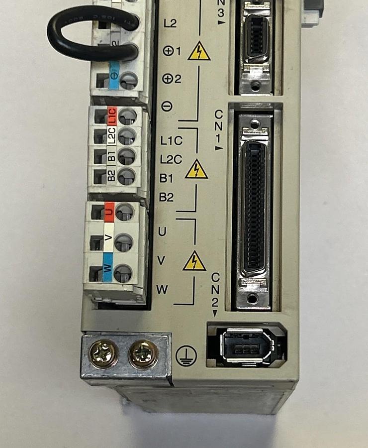 Used YASKAWA ELECTRIC,SGDH-01BE,SERVO DRIVE