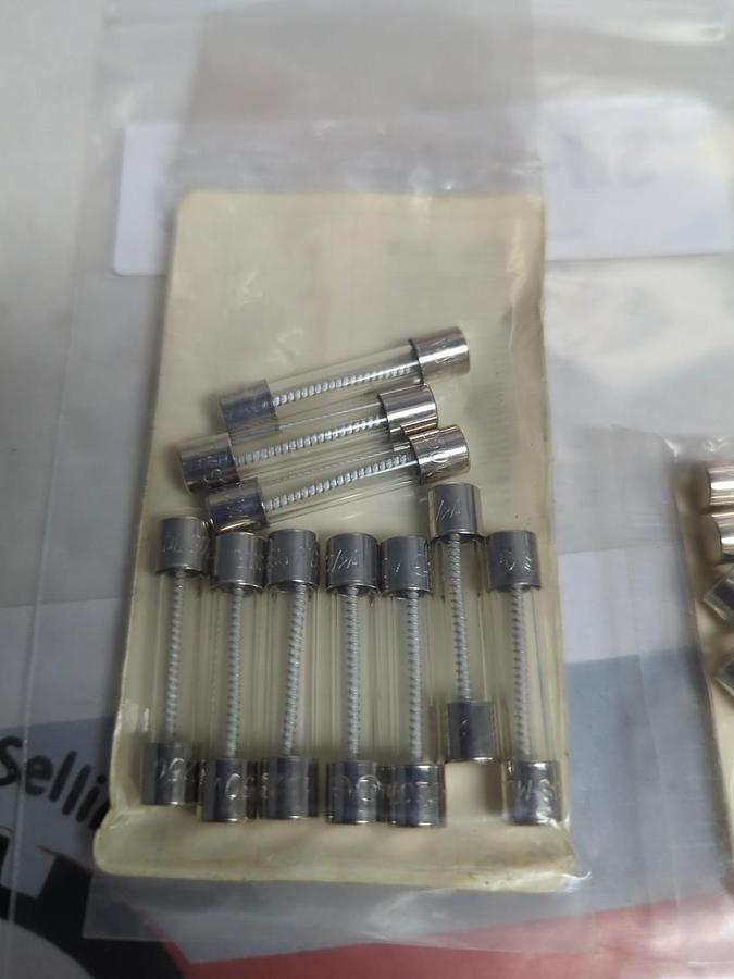 BUSSMANN,BK/MDL-3-1/2R,FUSE LOT OF 20 PCS NOS