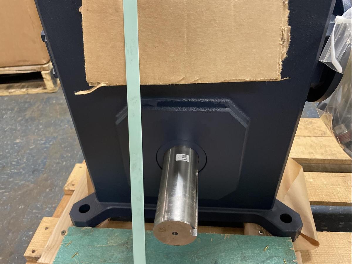 Used IRONMAN GEAR GROOVE,GR-TMQ-852-100-L-140,GEAR SPEED REDUCER RATIO 100 2HP