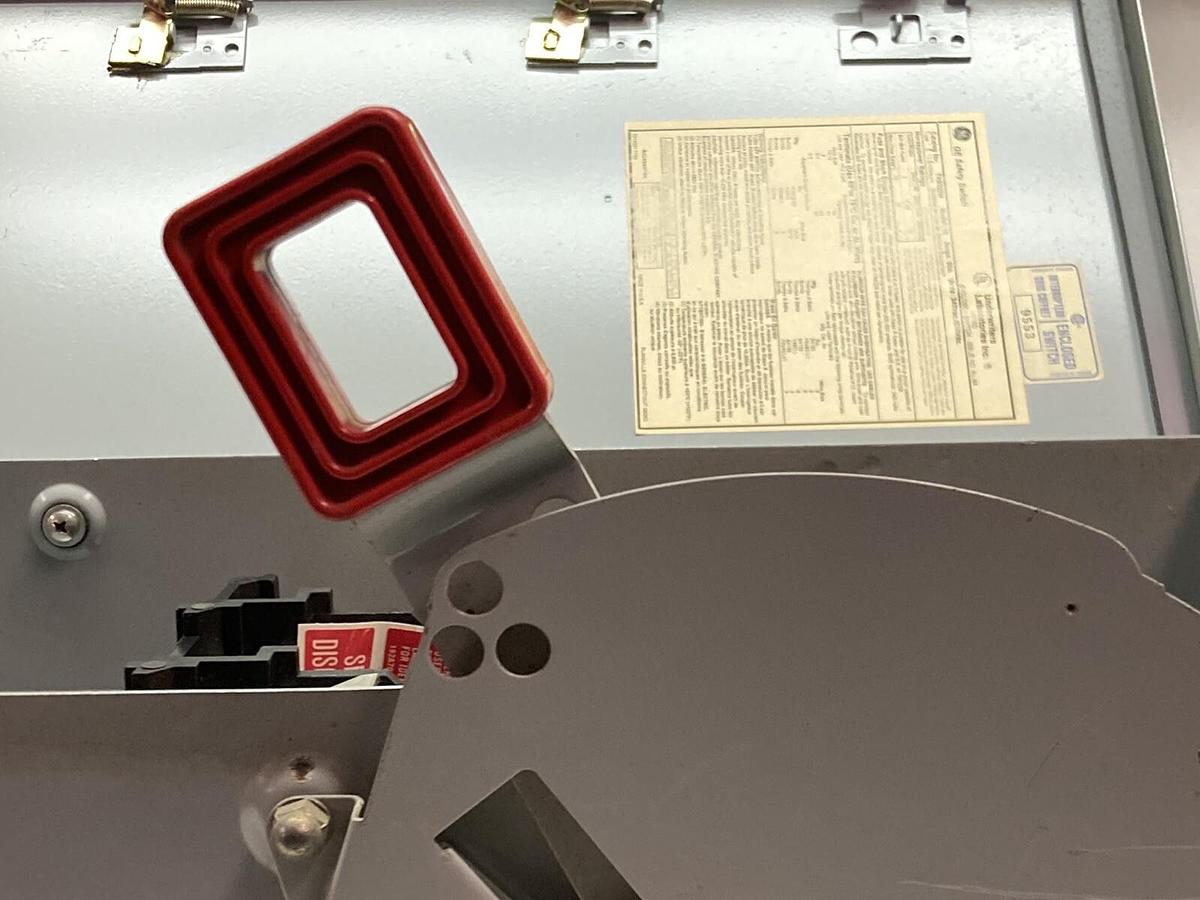 Used General Electric,TH3363M,Disconnect Safety Switch Model 2 100A 250VDC