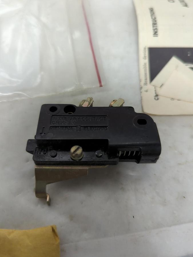 GENERAL ELECTRIC,CR105X100P,AUXILIARY CONTACT KIT 10 AMP NOS