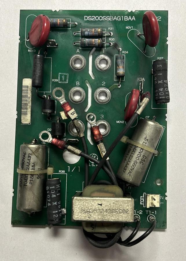 Used GENERAL ELECTRIC,DS200SSBAG1BAA,SNUBBER CARD DRIVE BOARD