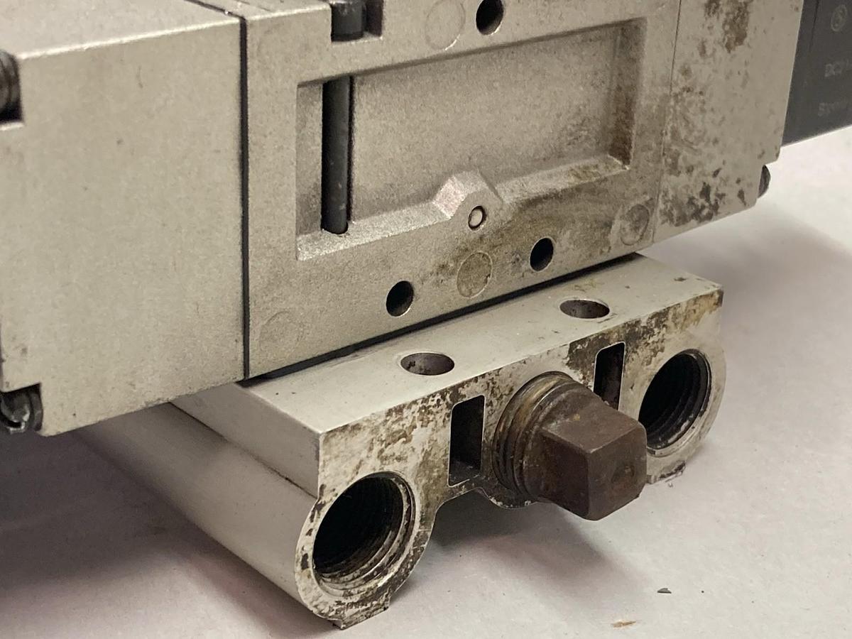 Used SMC,VF5220-5G-02,Valve Block