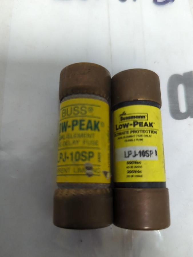 COOPER BUSSMANN,LPJ-10SP,LOW PEAK 10 AMP FUSES LOT OF 2